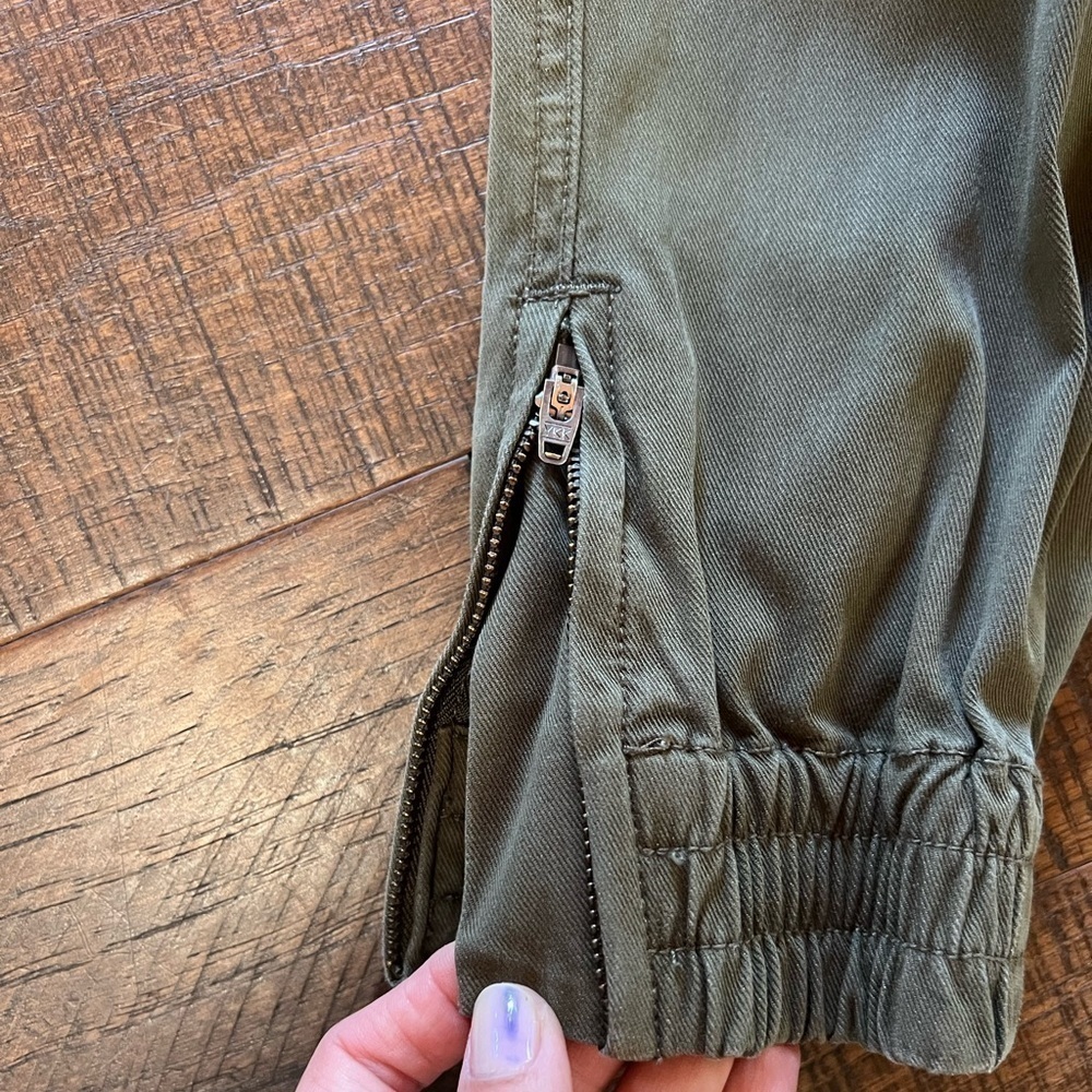 Spanx Stretch Twill Cargo Jogger Pants Washed Darkened Olive Women’s Large Sz sm - Picture 4 of 9